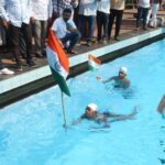 ठाण्यातील जलतरणपटू मानव मोरे, आयुष तावडे यांनी केला सलग 24 तास पोहण्याचा विक्रम